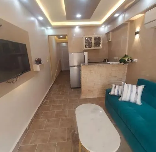 مميز يطل عالبسين والبحر للعائلات فقط اسره * Ain Sukhna