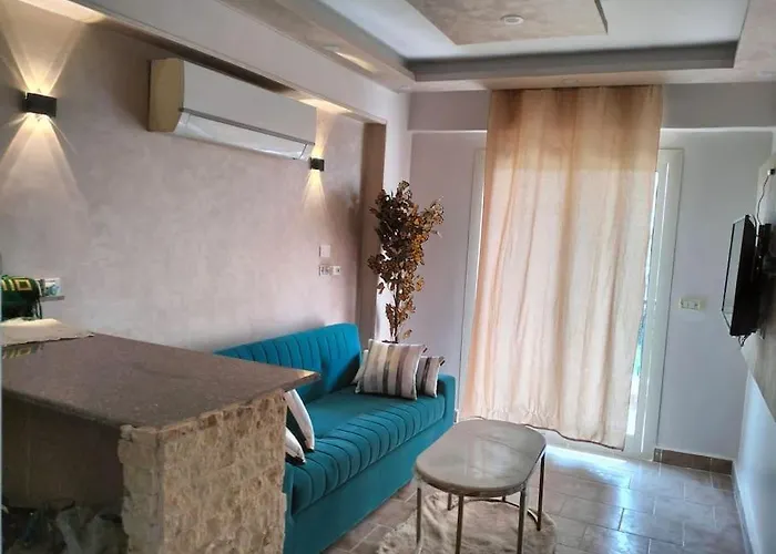 مميز يطل عالبسين والبحر للعائلات فقط اسره Chalet *
