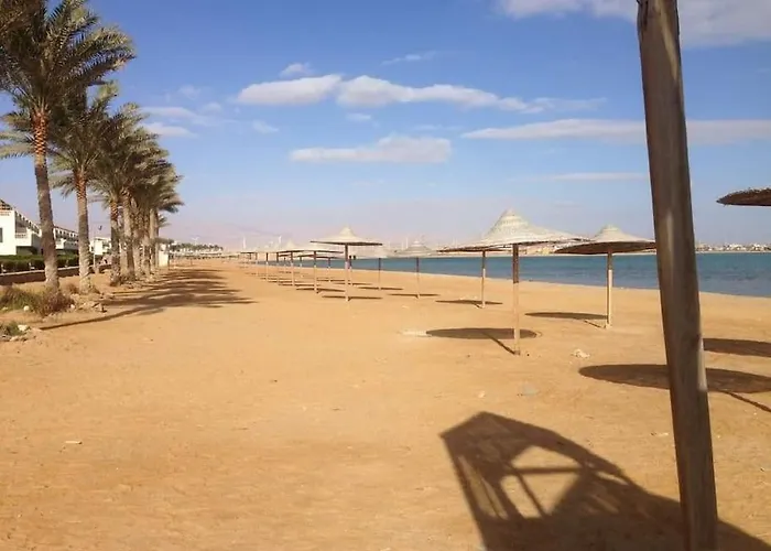 مميز يطل عالبسين والبحر للعائلات فقط اسره * Ain Sukhna