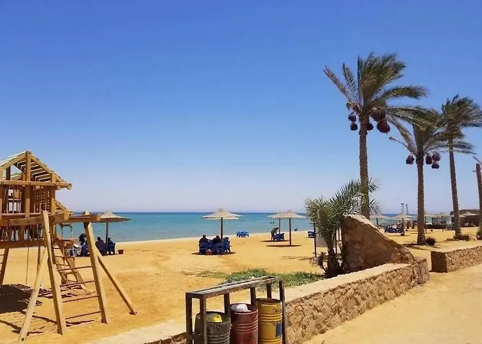 مميز يطل عالبسين والبحر للعائلات فقط اسره Chalet *