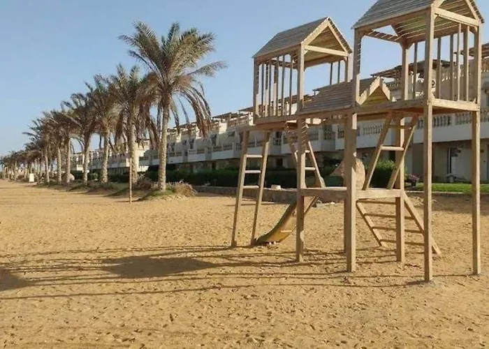 Chalet مميز يطل عالبسين والبحر للعائلات فقط اسره Ain Sukhna